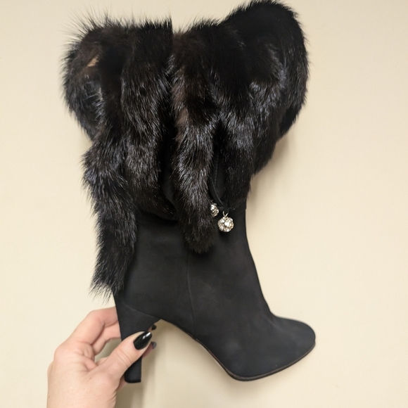 Rabbit Black Fur-Trimmed Women's Boots - Picture 3 of 12